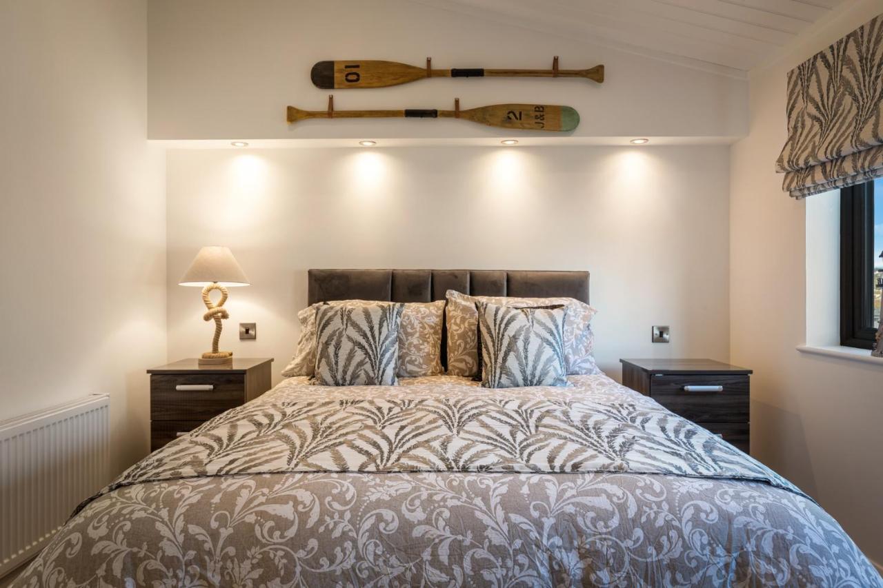Hiraeth - Luxury Lodge With Hot Tub, Close To Beach Penally Εξωτερικό φωτογραφία